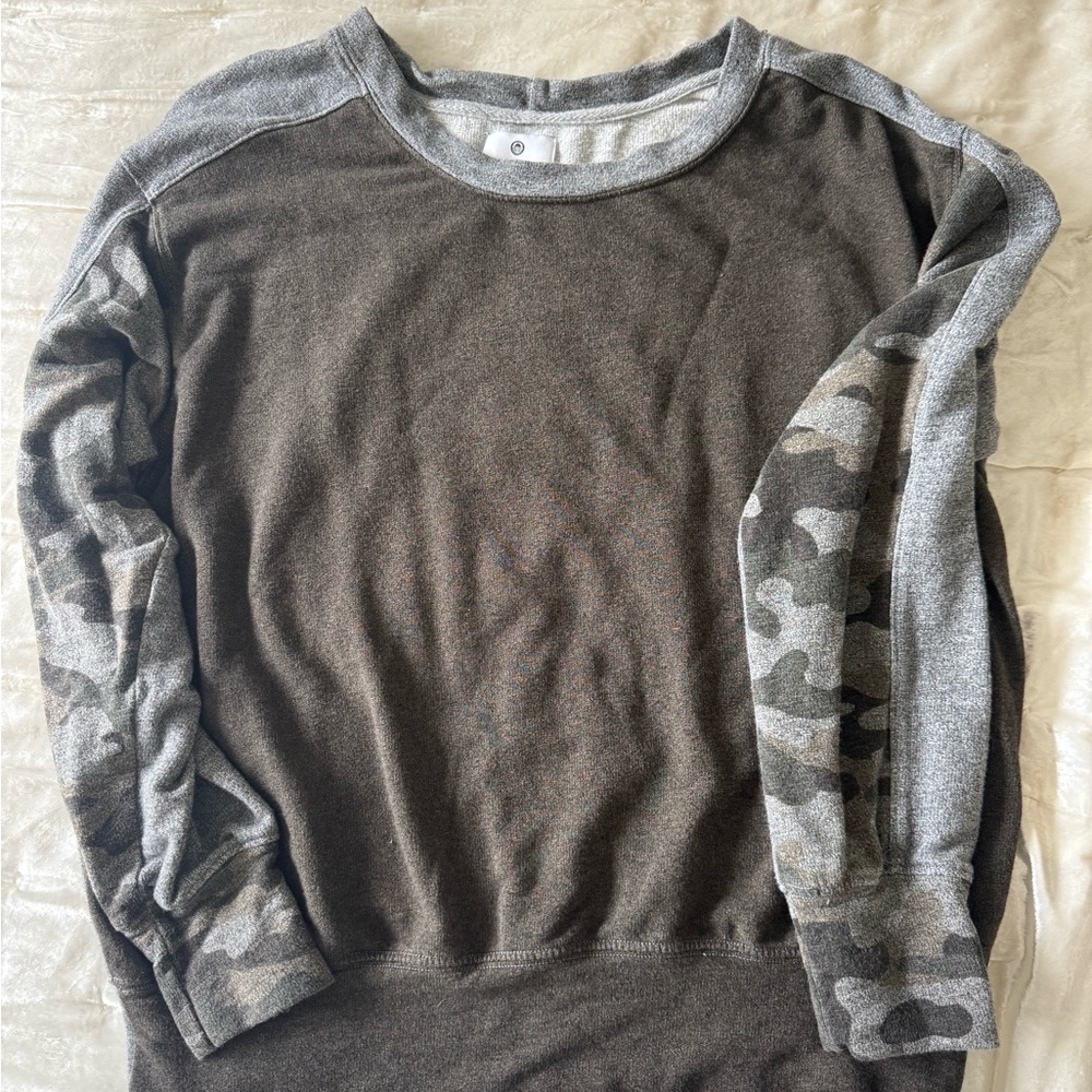 Sundry Woman’s Green and Gray Camouflage Sleeve Crewneck Sweatshirt
